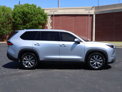 Used 2024 Toyota Grand Highlander Limited image 36