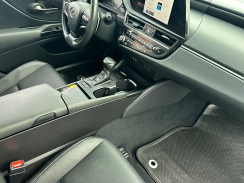 Certified 2025 Lexus ES 300h w/ Premium Package image 12