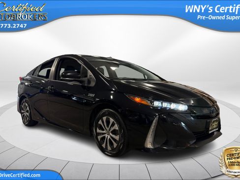 Used 2021 Toyota Prius Prime XLE FWD image 3