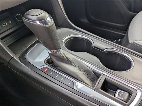 Used 2019 Chevrolet Equinox LS w/ LS Convenience Package image 11