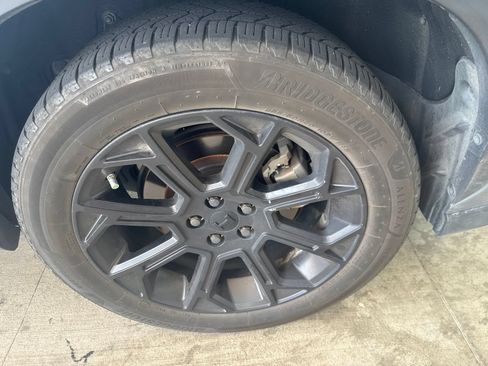 Used 2023 Toyota Highlander LE FWD image 11