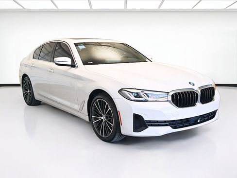 Used 2021 BMW 530e w/ Premium Package image 3