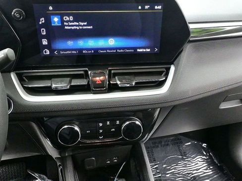 Used 2025 Chevrolet TrailBlazer LT w/ Driver Confidence Package image 18