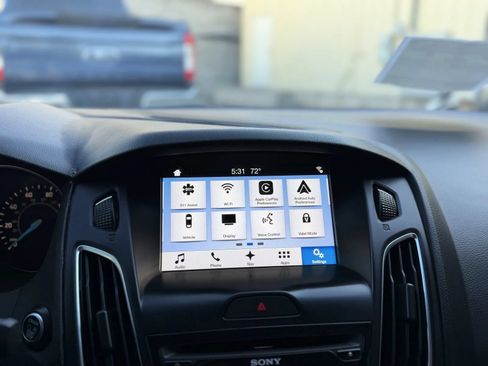 Used 2018 Ford Focus Titanium FWD image 34