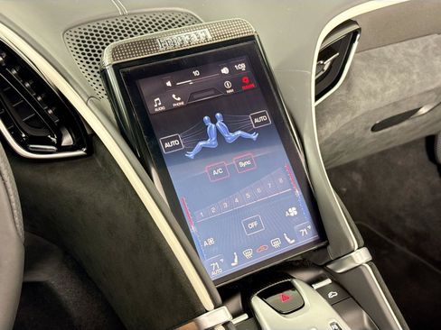 Used 2025 Ferrari Roma Spider RWD image 17