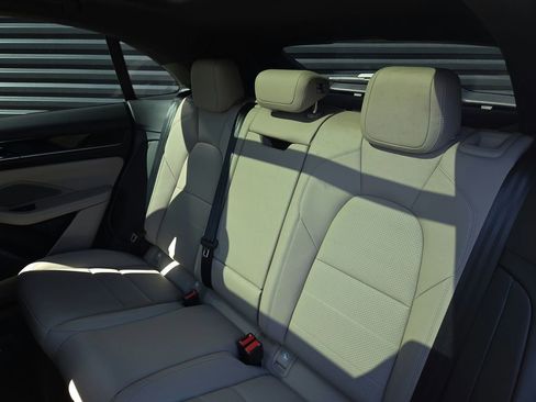 Certified 2025 Porsche Macan 4S Electric image 17