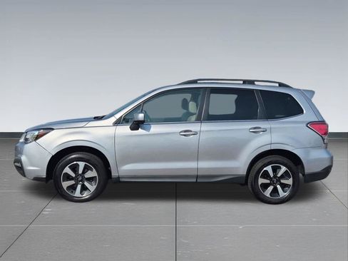 Used 2017 Subaru Forester 2.5i Limited AWD/4WD image 3