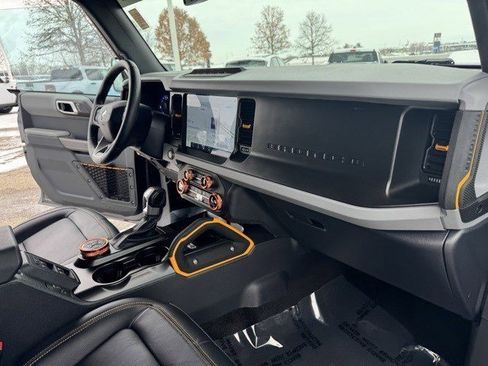 Used 2023 Ford Bronco Badlands image 34