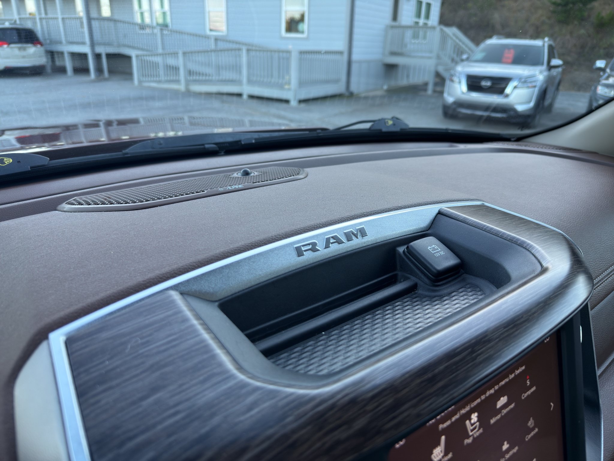 Used 2020 RAM 1500 Laramie AWD/4WD image 28