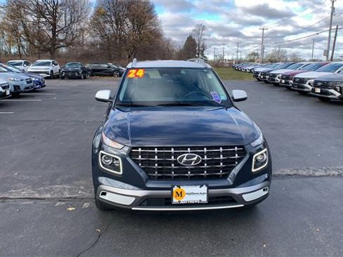 Used 2024 Hyundai Venue Limited image 8