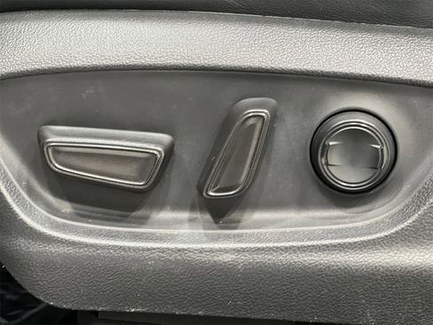 Used 2020 Toyota Avalon XSE image 12