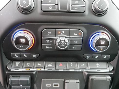 Used 2021 Chevrolet Silverado 2500 LTZ w/ LTZ Premium Package image 23