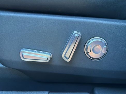 Used 2024 Lincoln Nautilus Reserve w/ Equipment Group 202A image 10