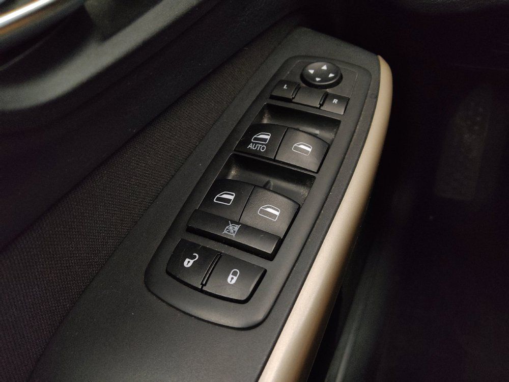 Used 2017 Jeep Cherokee Sport FWD image 27
