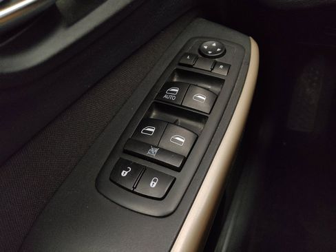 Used 2017 Jeep Cherokee Sport FWD image 27