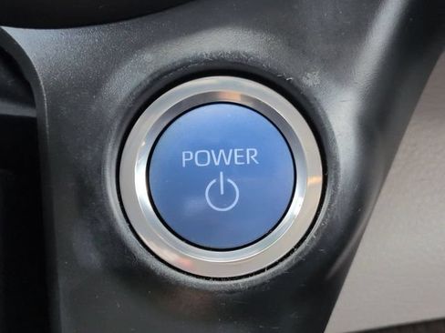 Certified 2024 Toyota Sienna XLE FWD image 28
