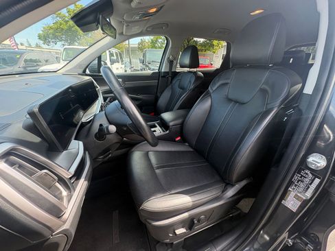 Used 2024 Kia Sorento S FWD image 39