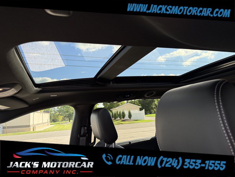 Used 2027 Chrysler Pacifica Limited FWD image 16