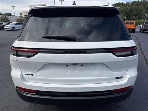 New 2025 Jeep Grand Cherokee Altitude image 6