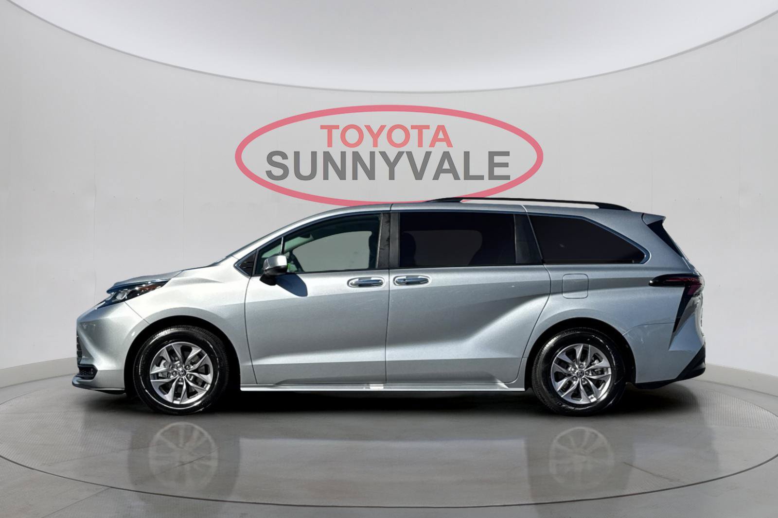 Certified 2025 Toyota Sienna XLE w/ XLE Plus Package AWD/4WD image 7