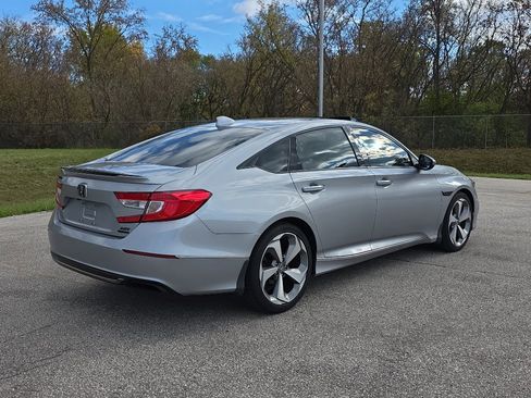 Used 2019 Honda Accord Touring image 3