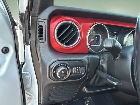 Used 2021 Jeep Gladiator Rubicon AWD/4WD image 22