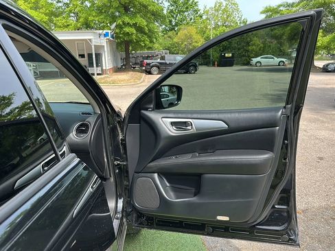 Used 2018 Nissan Pathfinder SL AWD/4WD image 24