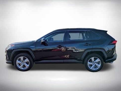Used 2021 Toyota RAV4 XLE Premium AWD/4WD image 7