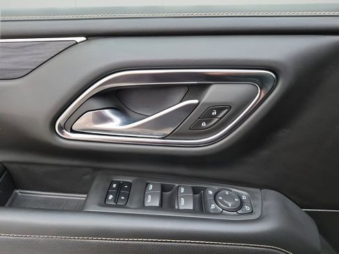 Used 2023 GMC Yukon SLT w/ SLT Premium Package image 25