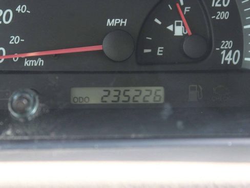 Used 2002 Toyota Camry LE FWD image 9
