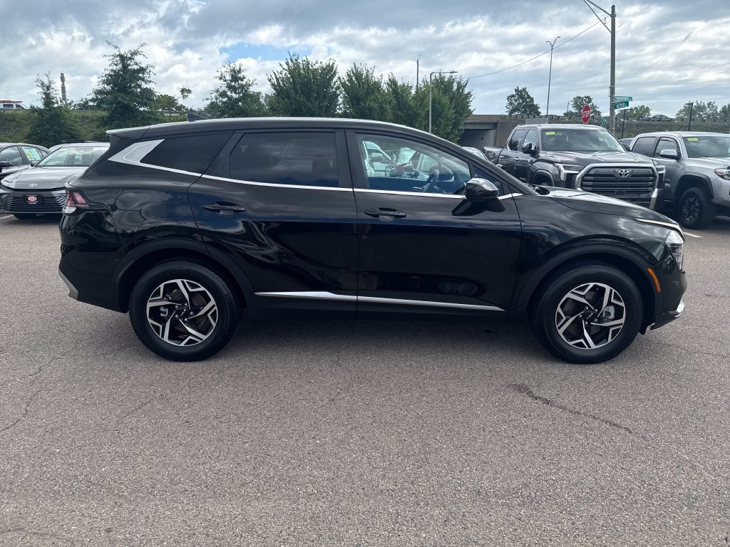Used 2024 Kia Sportage LX AWD/4WD image 9