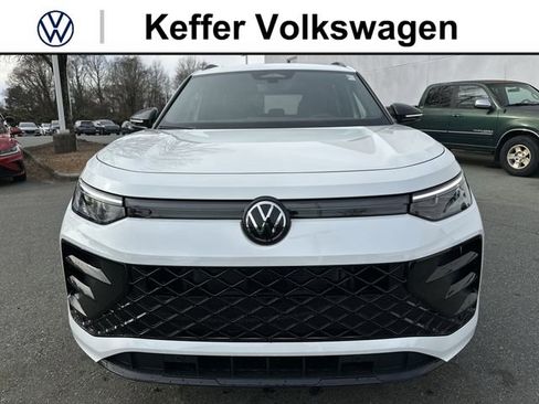 New 2026 Volkswagen Tiguan SE R-Line FWD image 8