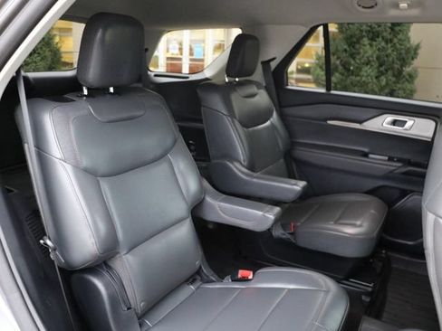 Used 2025 Ford Explorer Active w/ Active Comfort Package AWD/4WD image 13