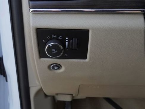 Used 2020 Jeep Grand Cherokee Overland AWD/4WD image 22