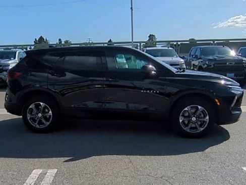 Certified 2025 Chevrolet Blazer LT AWD/4WD image 9