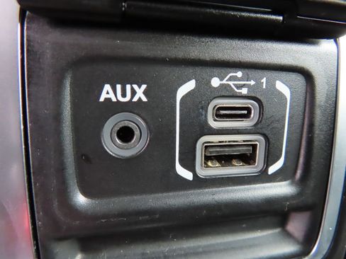 Certified 2020 Jeep Wrangler Unlimited Sahara AWD/4WD image 9