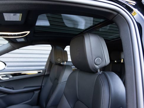 Certified 2026 Porsche Macan image 24