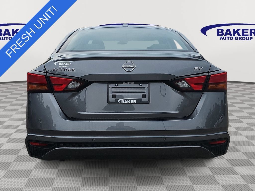 Used 2024 Nissan Altima 2.5 SV FWD image 6