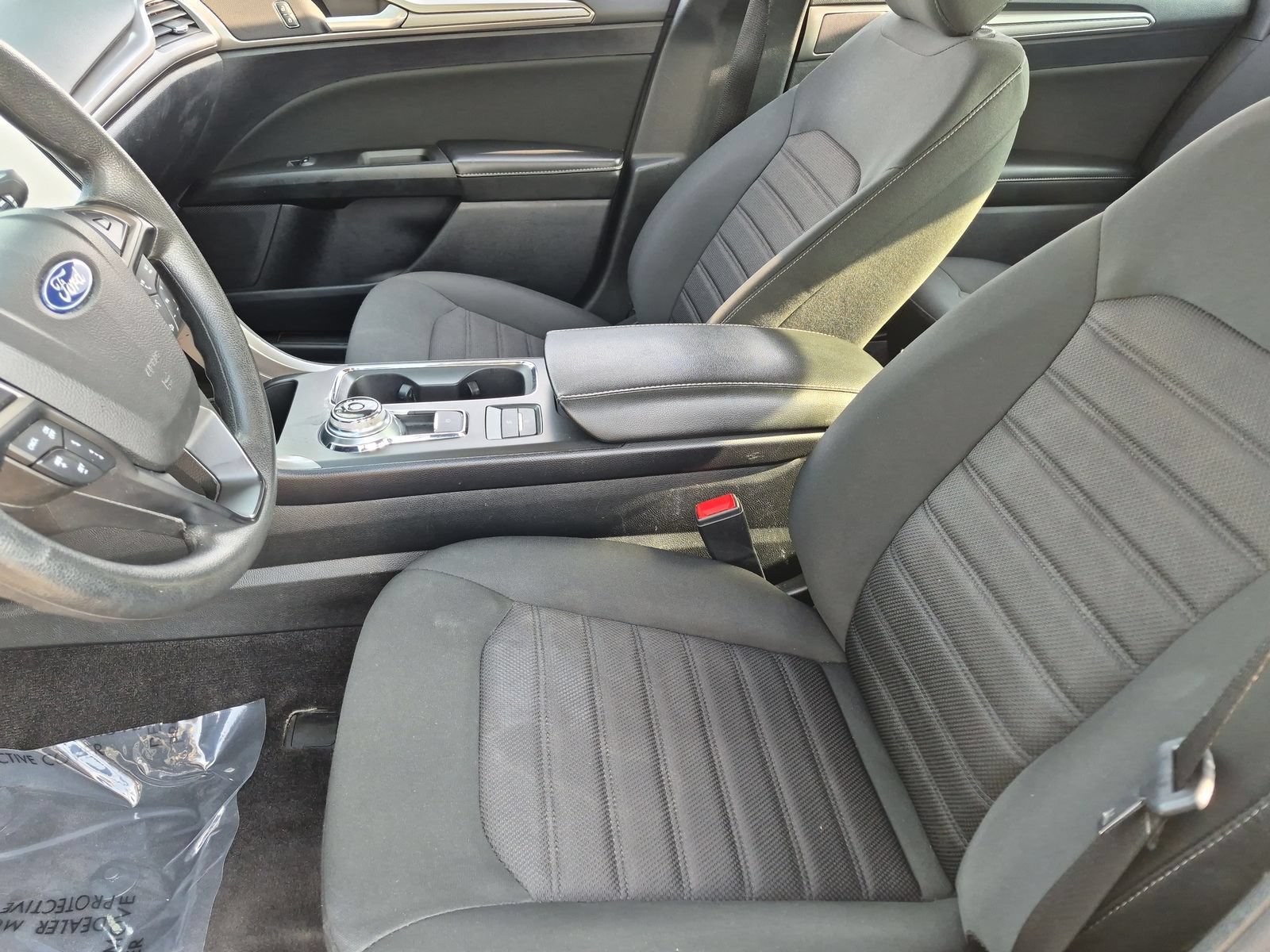 Used 2020 Ford Fusion SE FWD image 15