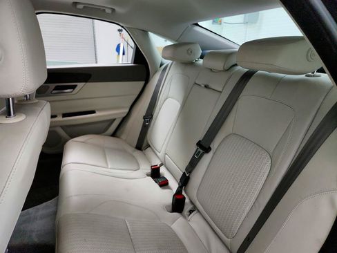 Used 2016 Jaguar XF Prestige RWD image 24