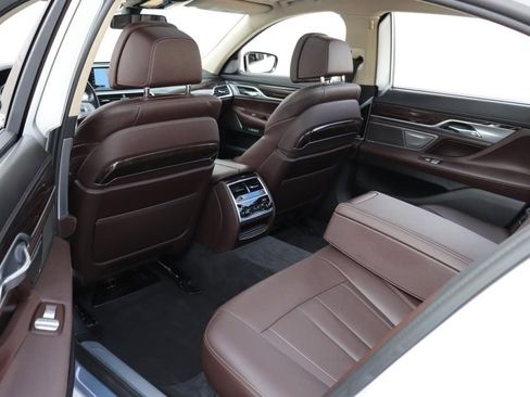 Used 2016 BMW 740i image 19