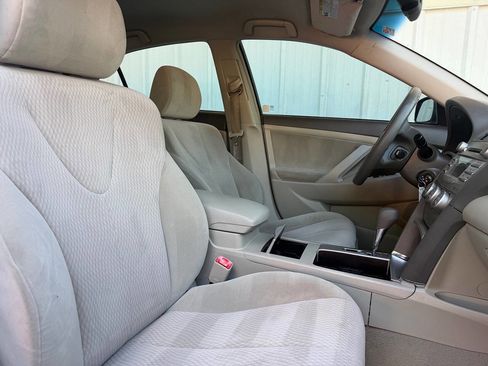 Used 2010 Toyota Camry LE FWD image 8