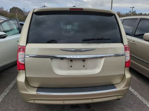 Used 2011 Chrysler Town & Country Touring-L w/ Entertainment Group #2 image 4