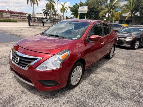 Used 2016 Nissan Versa SV FWD image 2