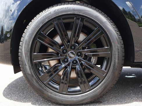 New 2025 Land Rover Range Rover SE image 9