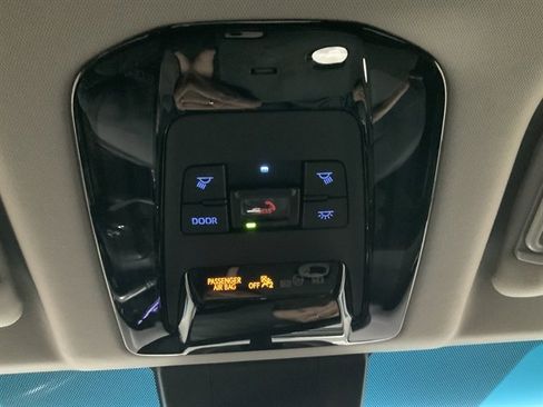 Used 2021 Toyota Venza LE image 32