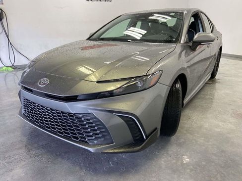 Used 2026 Toyota Camry SE FWD image 7