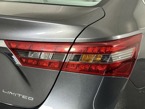 Used 2016 Toyota Avalon Limited image 30
