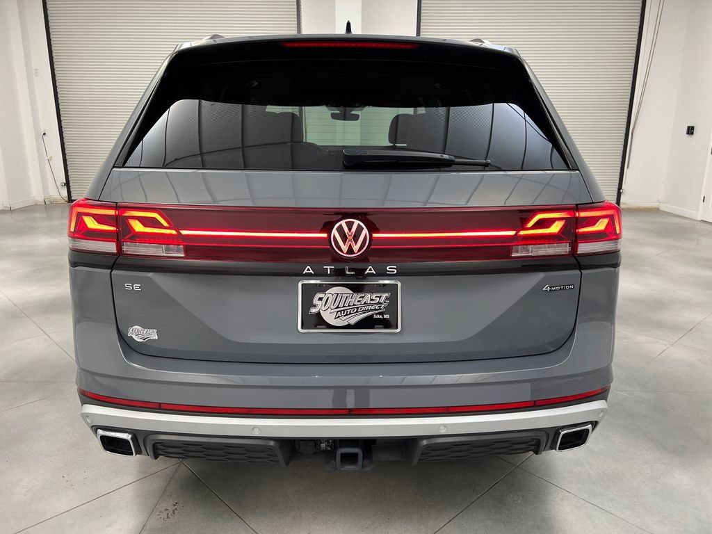 Used 2025 Volkswagen Atlas Peak Edition SE AWD/4WD image 8