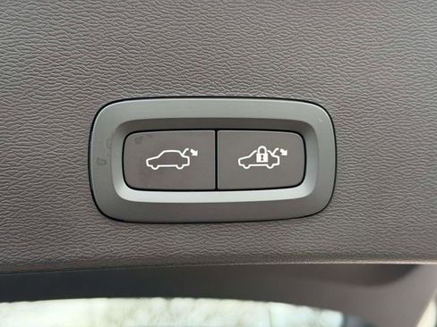 Certified 2023 Volvo XC40 B5 Plus w/ Protection Package Premier AWD/4WD image 35